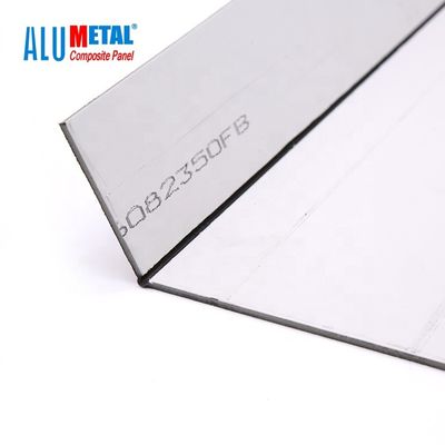 Lo strato composito di alluminio dello specchio del pannello ACP di Dibond 3mm PVDF ha anodizzato la superficie per la pubblicità