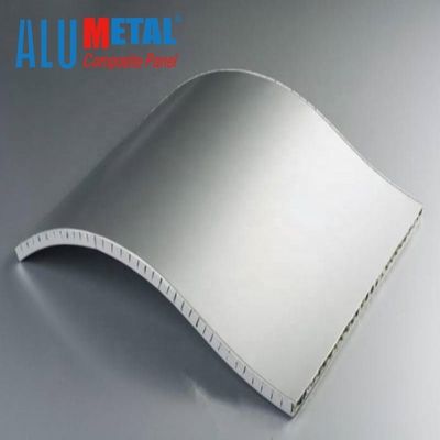 I pannelli di parete di alluminio decorativi riempiti di gomma piuma del favo 15mm placcano 220x2440mm AA3003