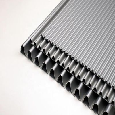 1500 x 4000 millimetri A2 franco hanno ondulato il tetto dell'alluminio rivestono il pannello composito per il LDPE del tetto