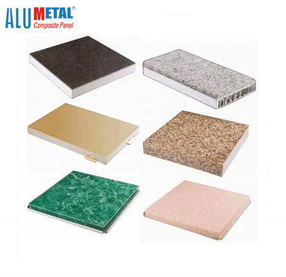 i pannelli di alluminio impressi 5800mm A2 di materiale composito del pannello del favo di 0.02mm rendono incombustibile