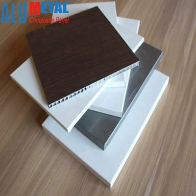 Lega di pietra di alluminio di superficie 6000 dello strato 2000mm del pannello 0.7mm del favo del PE