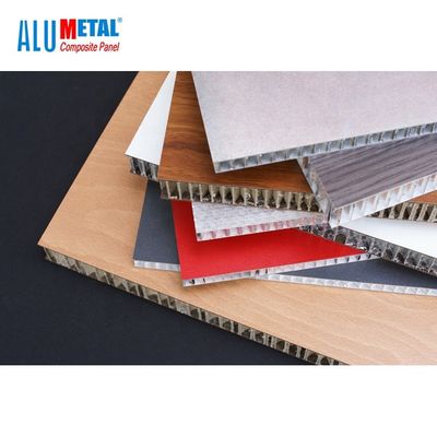 PVDF che ricopre il bordo di plastica del rivestimento della pietra del favo 200mm 1300mm