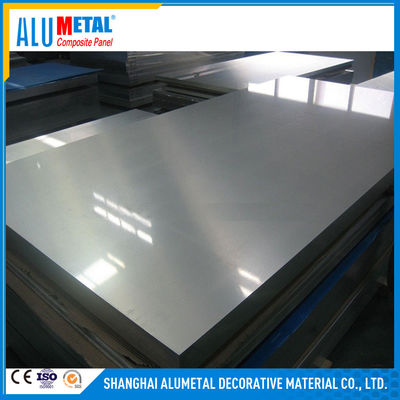 2mm PVDF hanno ricoperto il piatto composito di alluminio del rivestimento della cassetta dell'argento 1220mm del pannello ACP