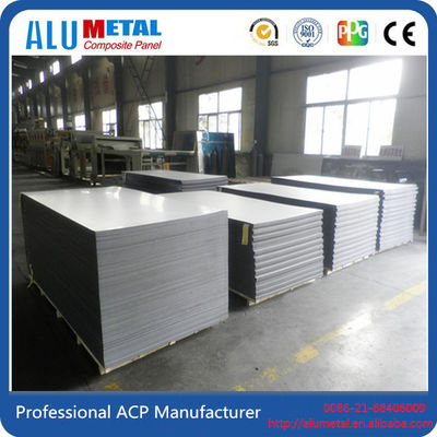 2mm PVDF hanno ricoperto il piatto composito di alluminio del rivestimento della cassetta dell'argento 1220mm del pannello ACP